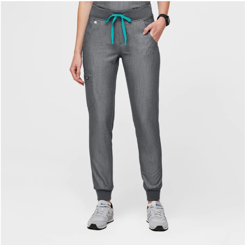 Figs- Women's Zamora Jogger Scrub Pants- Graphite